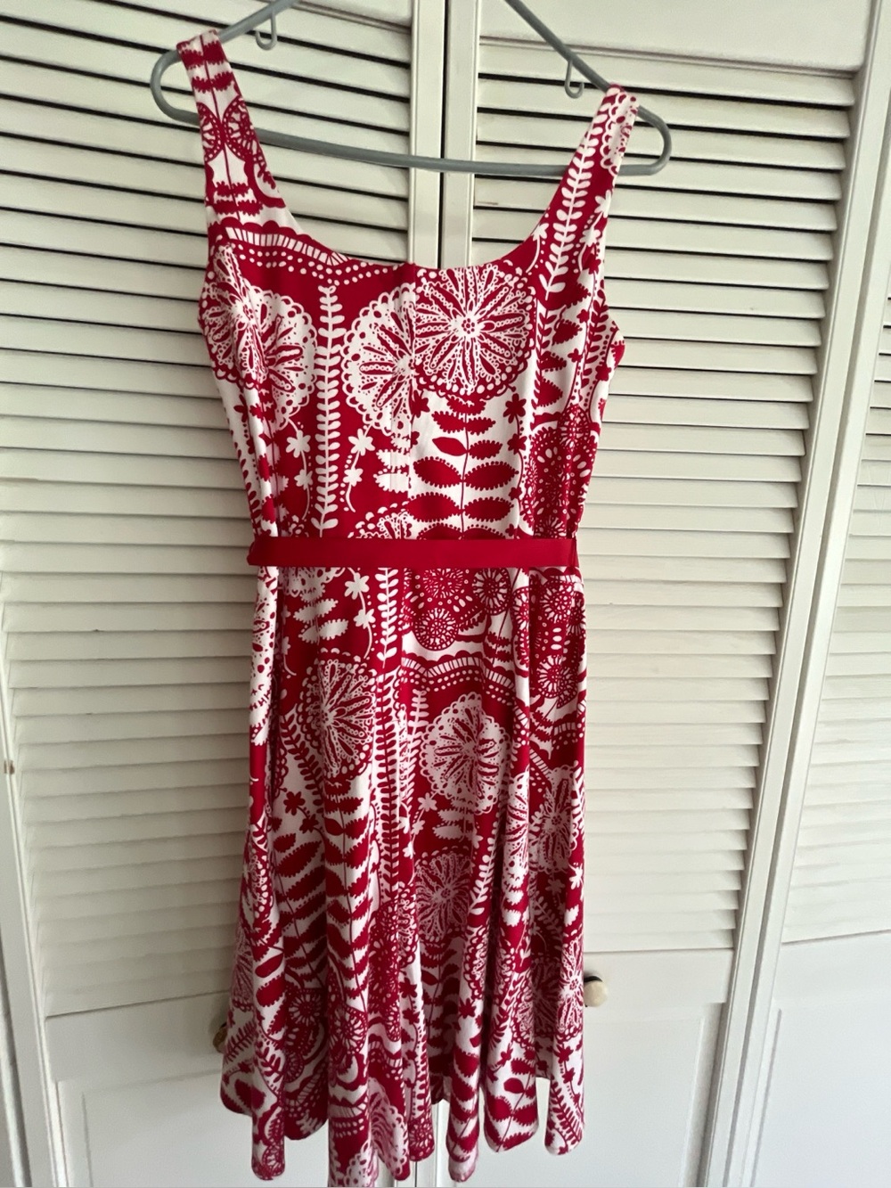 Breaking Loose Red and White Floral Print Dress. Size 12. Cotton, tie waist $16